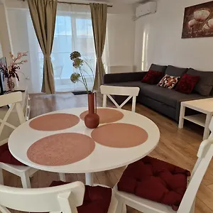 Sky Airport Apartment