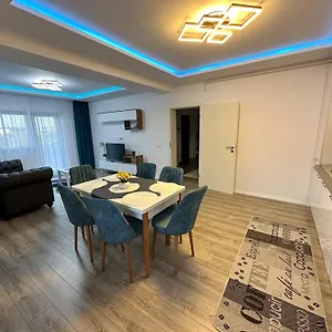 Zim Family Airport Apartment